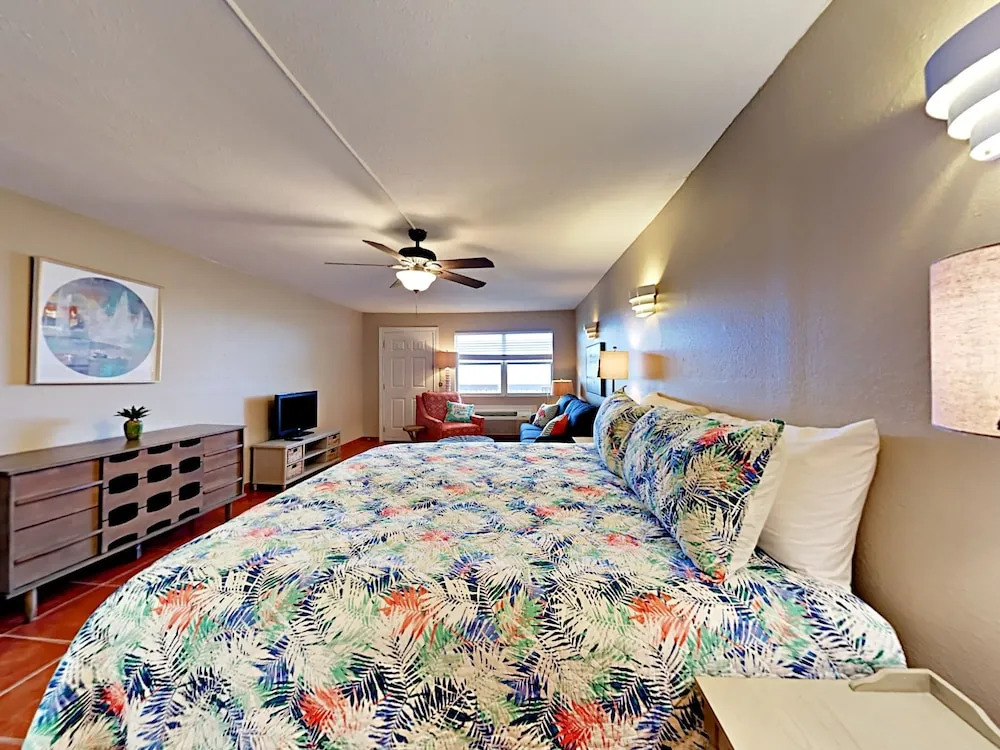 143 Sea Breeze 1 Bedroom 1 Bathroom Condo