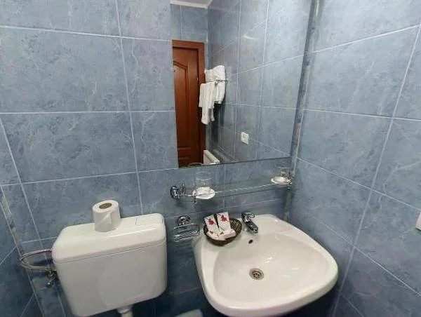 Nicky Hotel-sebes