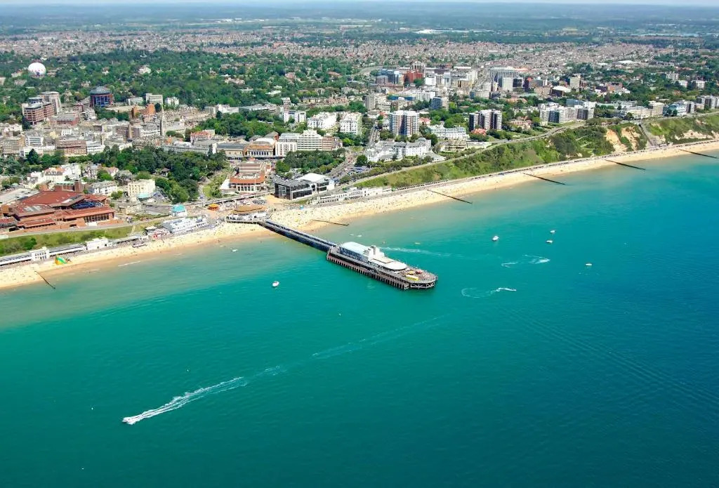 REEF9 - Modern flat for 4 people, 5 mins from beach, centre and Bournemouth International Centre