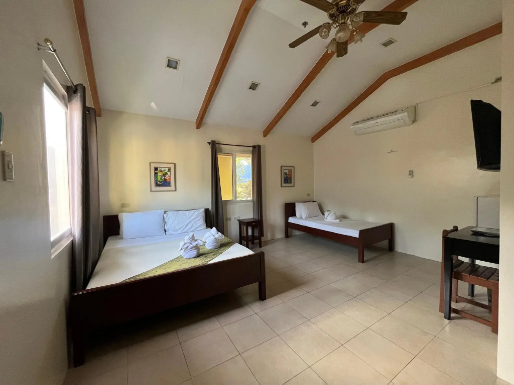 Blue Lagoon Inn & Suites