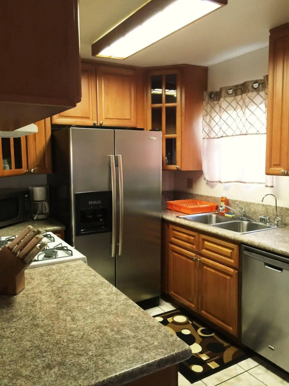 Fully Furnished Apartment in Glendale