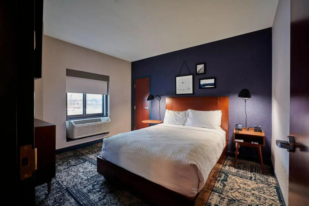 Clarion Hotel & Conference Ctr