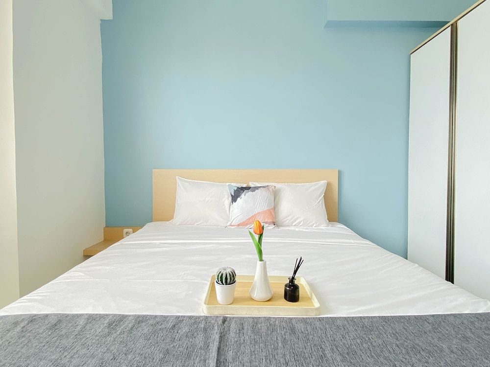 Cozy With Blue Accent 2Br At Podomoro Golf View Apartment