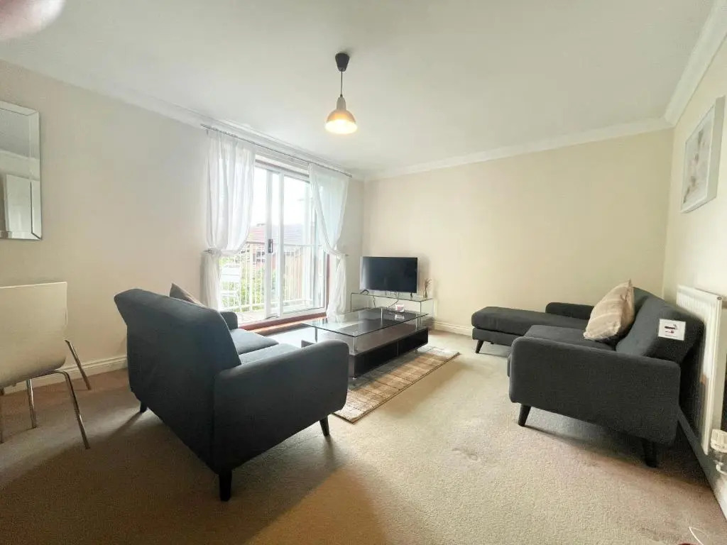 BEST PRICE - AMAZING 2 Bed 2 Bath - 4 Singles or Super King beds, 10 min walk to city centre, Smart Tv, Ensuite, Balcony, FREE PARKING