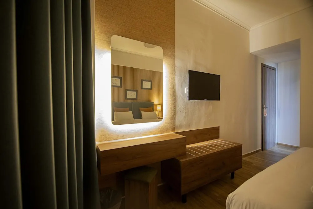 FALIREON HOTEL