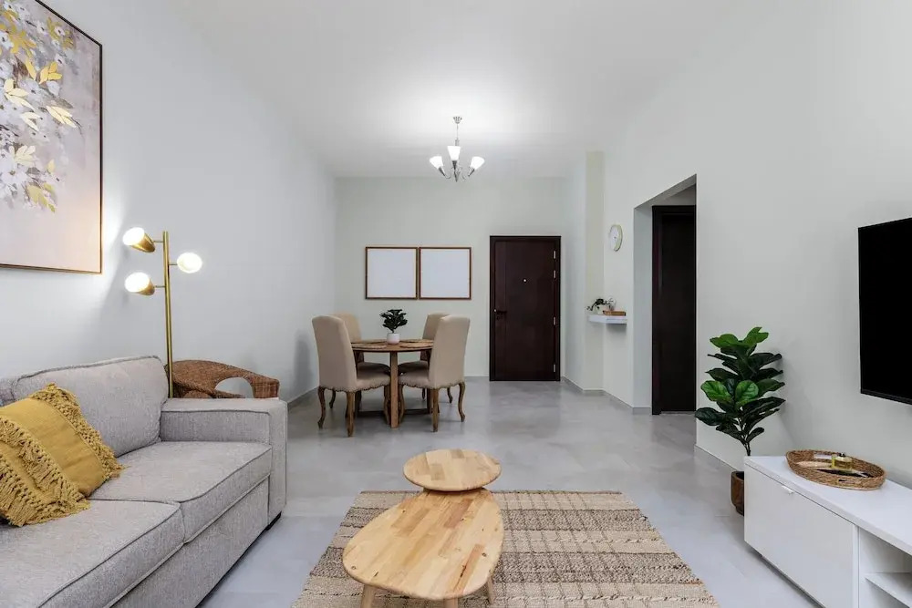 Waves - Stylish 1BR Close to IMG World & Global Village