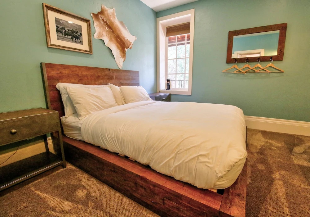 The Groveland Hotel