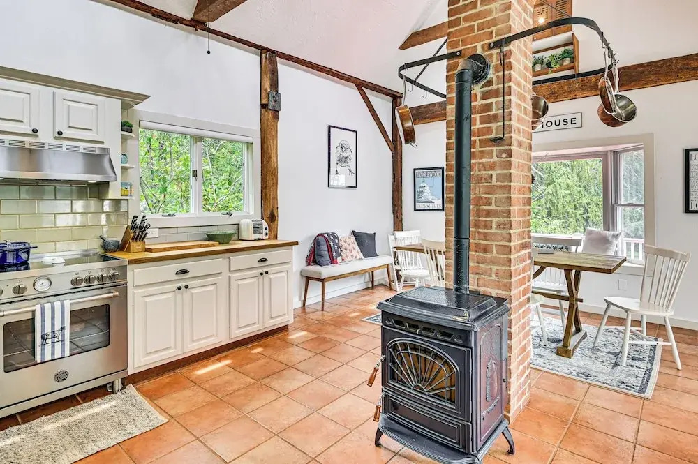 1 Mi to Vineyard: Serene Berkshires Country Escape