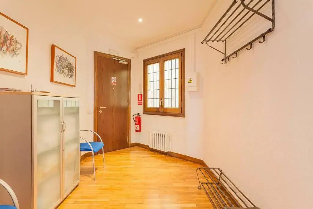 Big apartment for 9 in the heart of Eixample