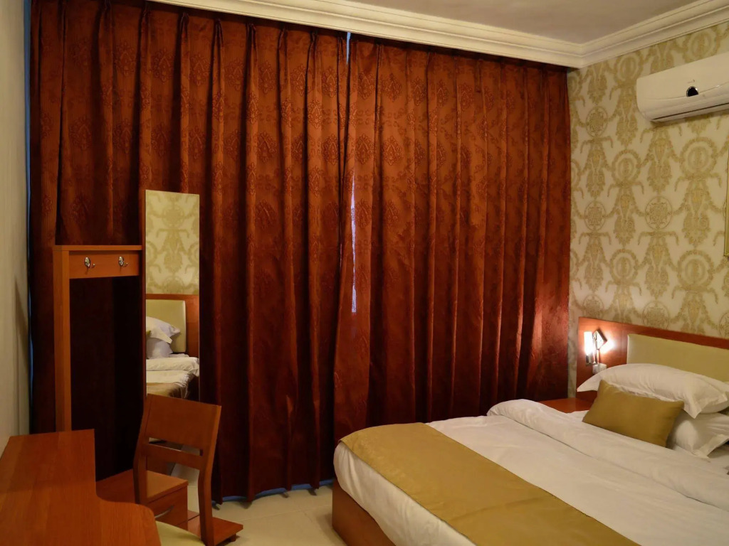 Sama Paris Plaza Hotel