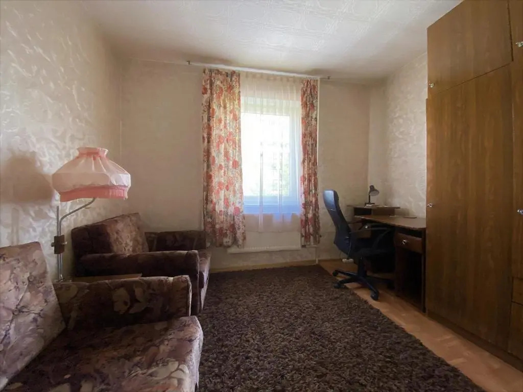 Spacious 3-Room Apartment & Parking