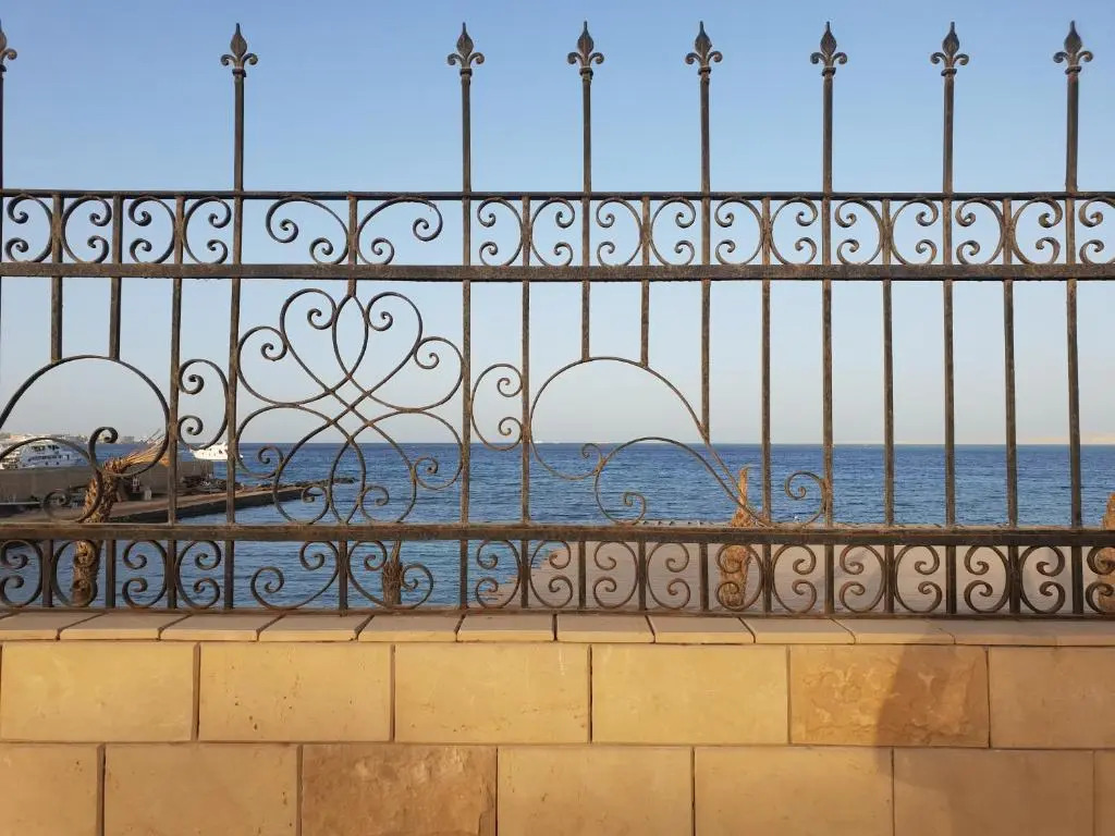 One Bedroom Chalet on old sheraton rd ground floor with garden and sea view