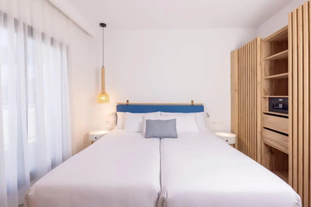 Esmeralda Cotillo Homes by LIVVO