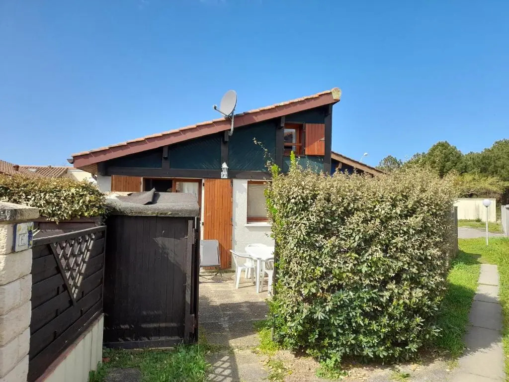 Biscarrosse-plage jolie maisonnette avec terrasse - 200m de la plage -pour 5 personnes