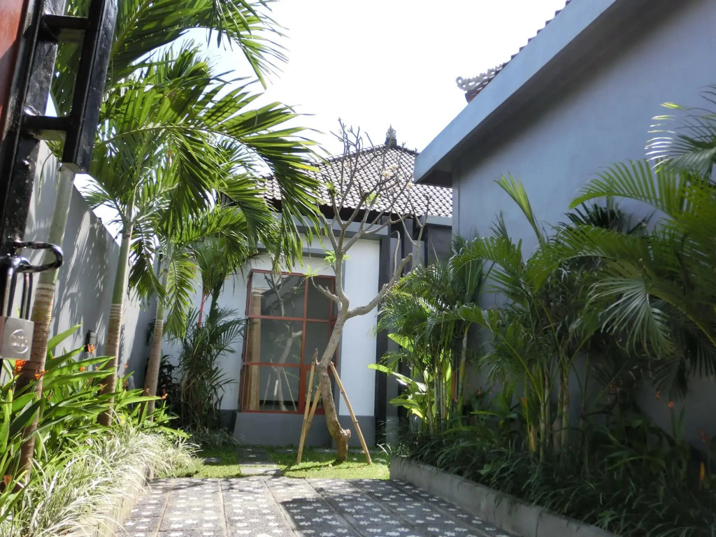 Lucky 7 House