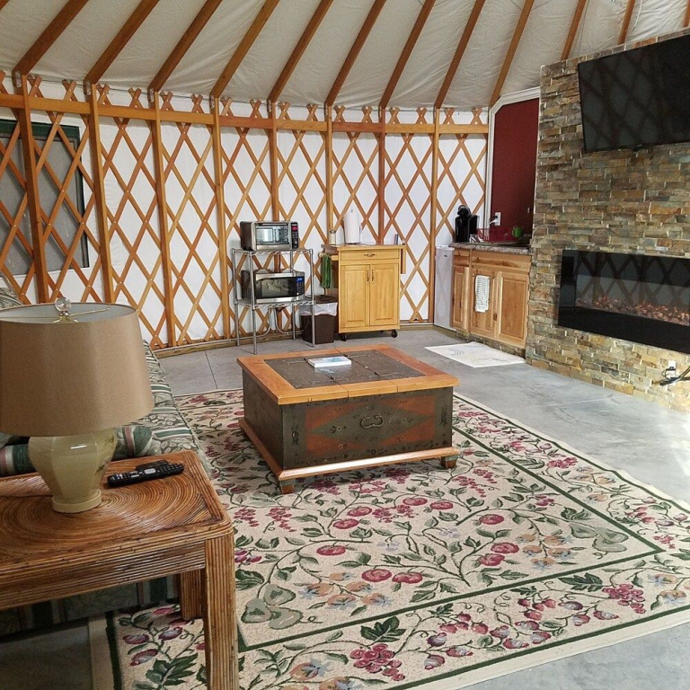 Yale Manor B&B & Yurt Glamping