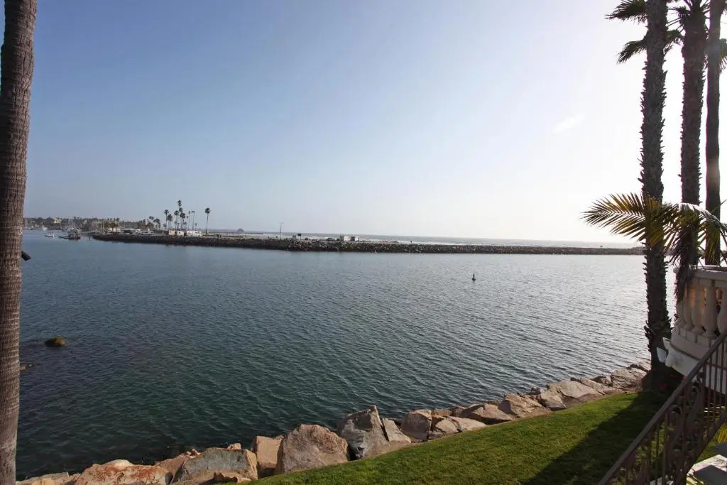 Oceanside Marina Suites - A Waterfront Hotel