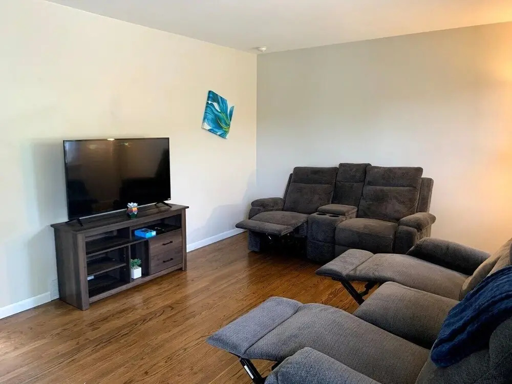 Spacious, Cozy 2 bed Home Near the Stadiums!