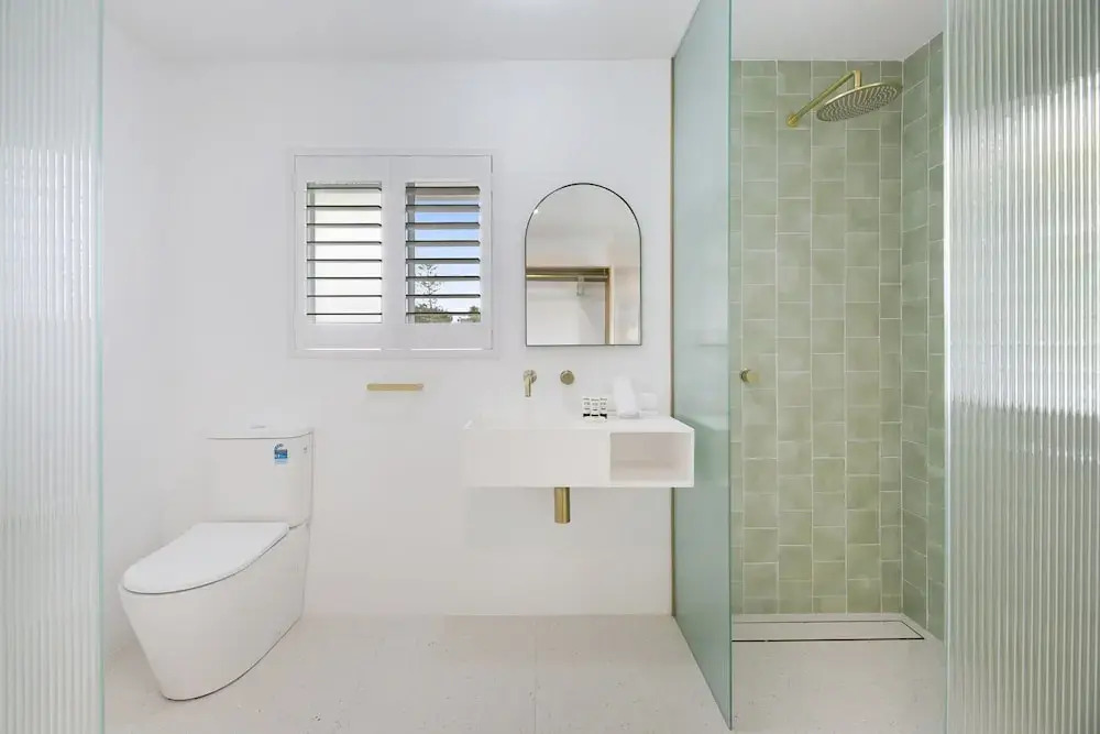 Spacious 4-Bed Villa with Mediterranean Charm