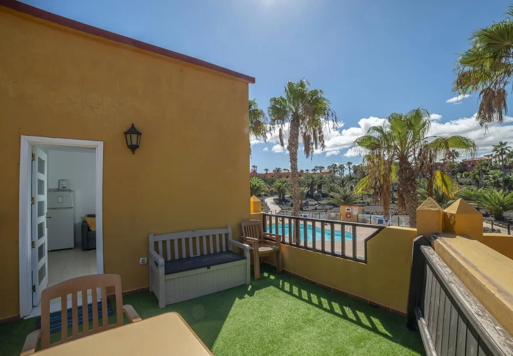 Oasis Royal  14  pool view apartment