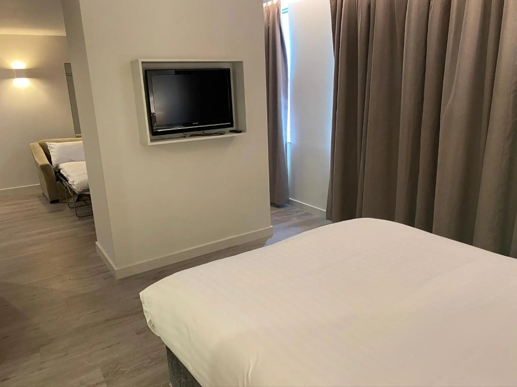 Axiom Park Hotel