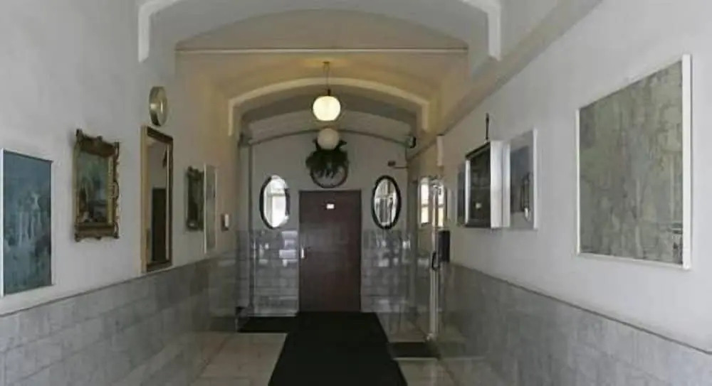 Hotel Cyrus
