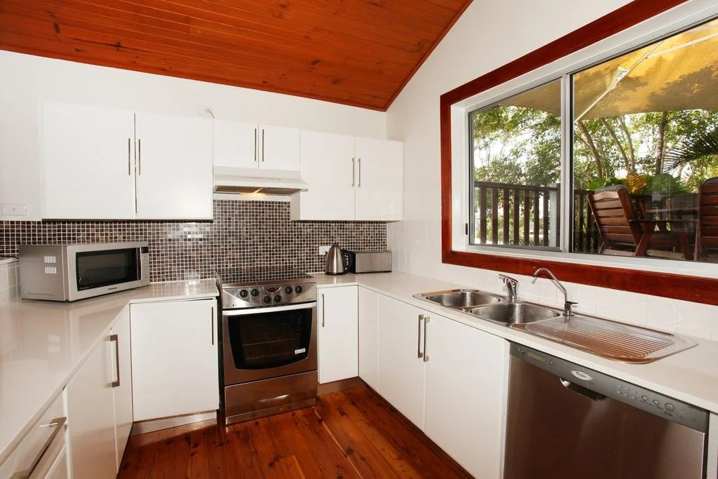 5 bedroom home close to beach, pool and pet friendly