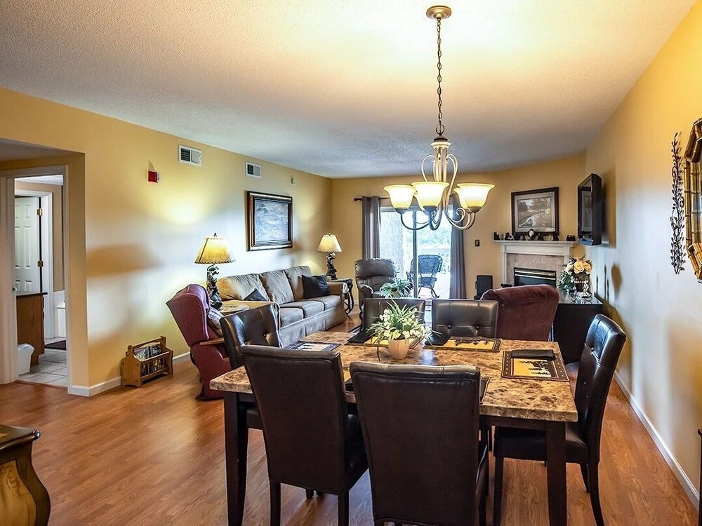 New Listing! Updated W/ Pools & Hot Tub 2 Bedroom Condo