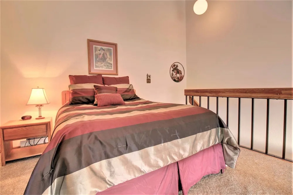 Dd402e Buffalo Village Studio 1 Bedroom Condo by RedAwning