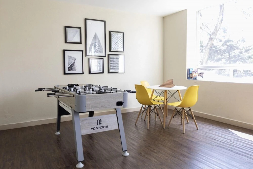 Bright and Modern Duplex With Amenities and Staff