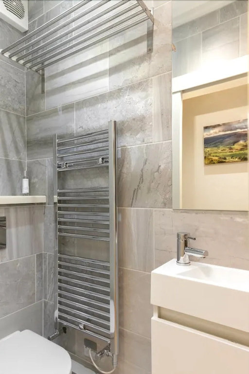 Beautiful 1BR Home in Chelsea - 3 Guests!