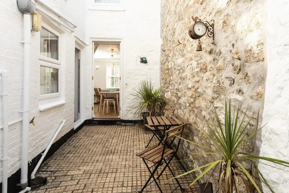 11 Belgravia Street