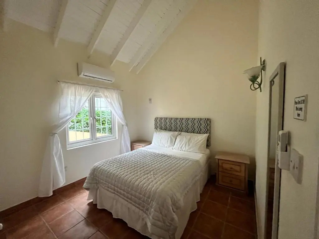 Labrolette Bay-Villa-Sleeps 8-Pool-Parking