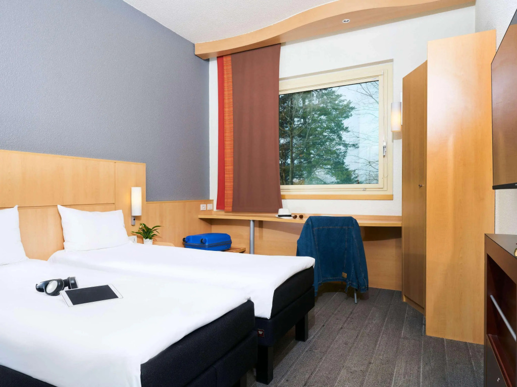 Ibis Como