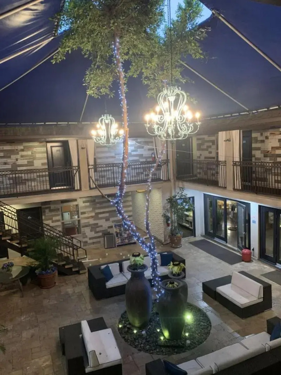 L.A. Sky Boutique Hotel