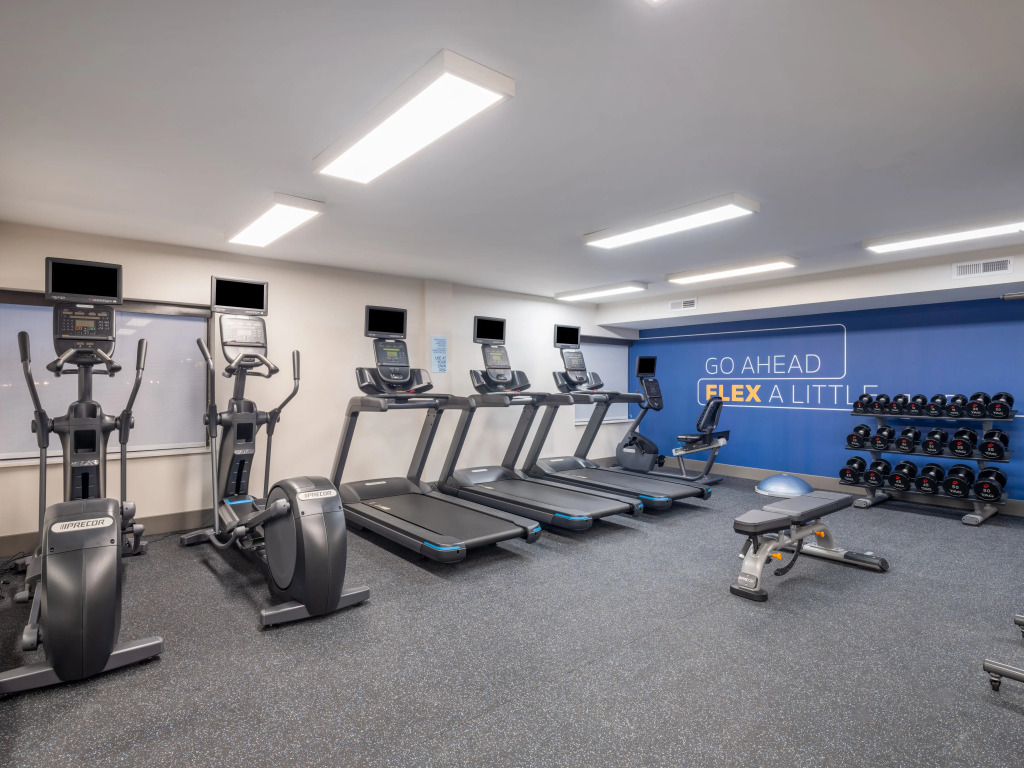 Holiday Inn Express & Suites Greensboro - I-40 atWendover by IHG