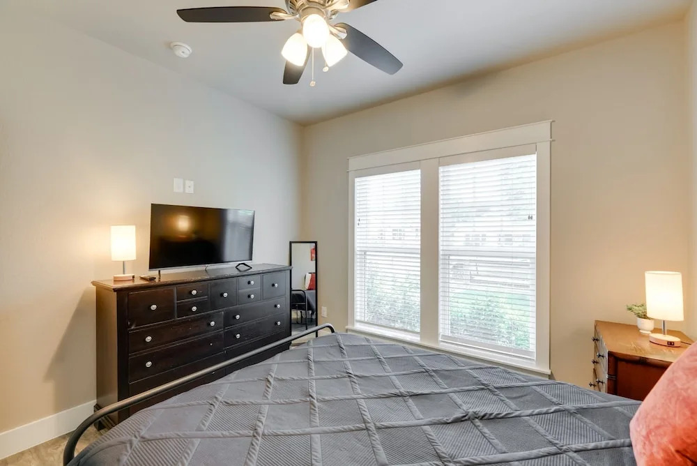 Centrally Located Stunning 3BR 2BA Near Downtown