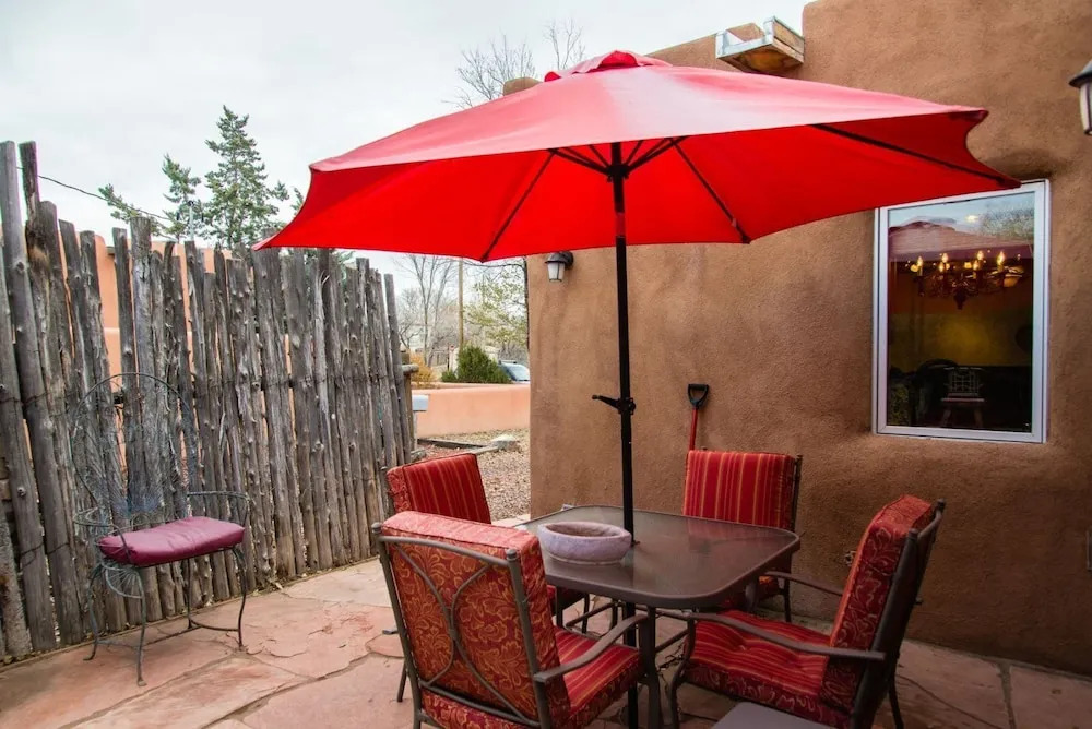 Desert Breeze - Delightful Railyard Adobe, Walk to The Plaza