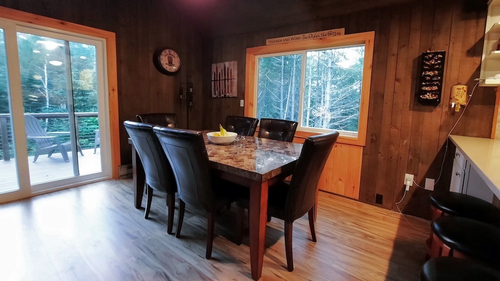 157sl Peaceful Franconia Notch Forest Retreat Near Cannon Privacy, and Comfort! Pool gym Passes