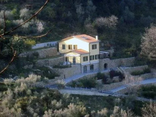 Arianna Hill House