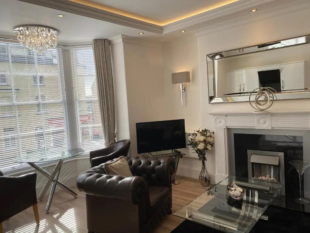 The Maureen Suite