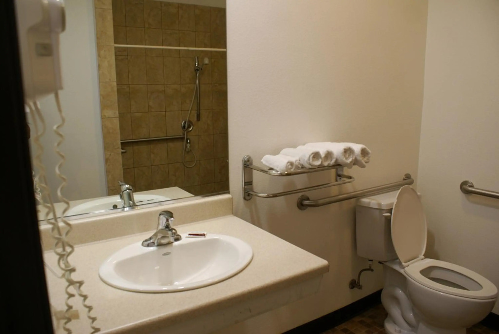 Harborview Inn & Suites-Convention Center-Airport-Gaslamp-Seaworld-Zoo-Balboa Park