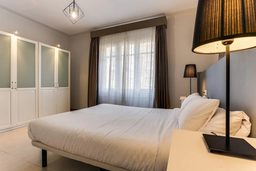 Cosy 4bdr in Exiample, 10mins to Plaza Catalunya