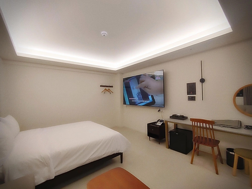 Bluebird Hotel