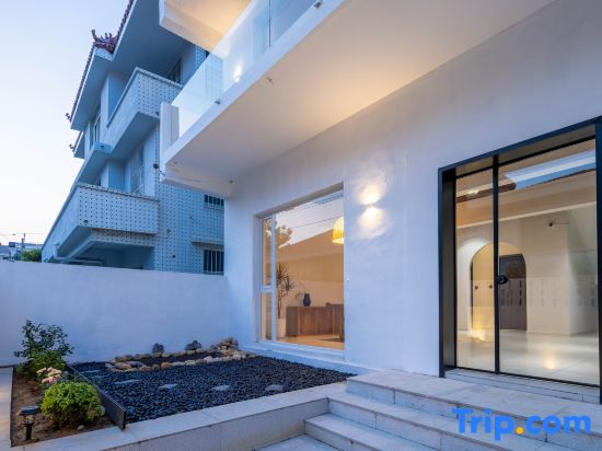 Floral Hotel· Xixia Qingye Hotel(Grape Beach Beach Branch)
