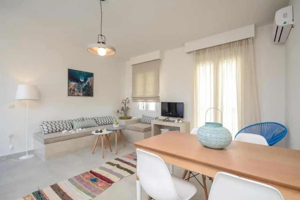 Plaka Collection