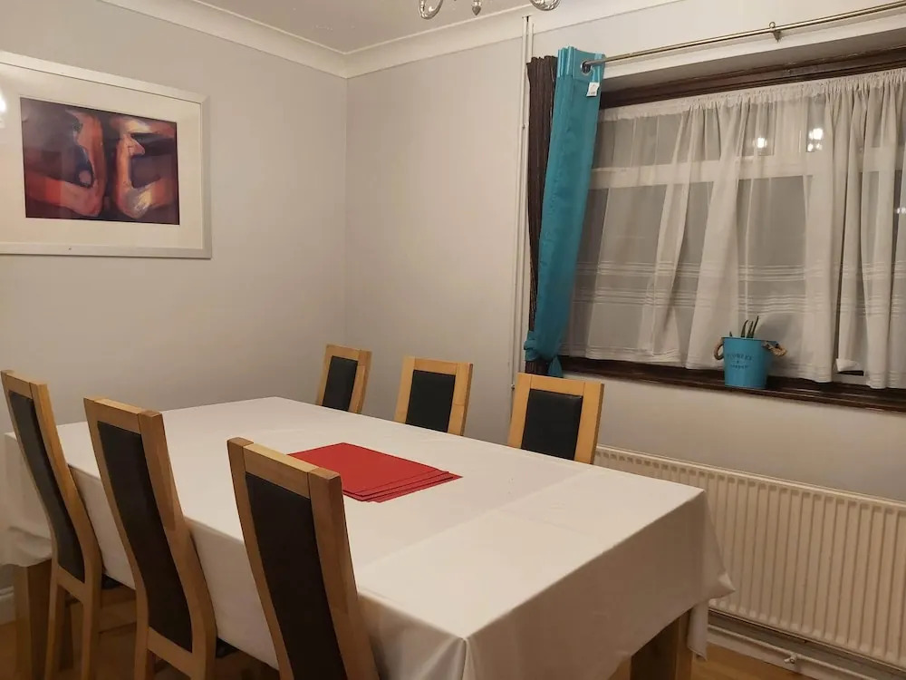Chelsea House-Huku Kwetu Dunstable-3 Bedroom House-Garden-Free Wifi-Private parking