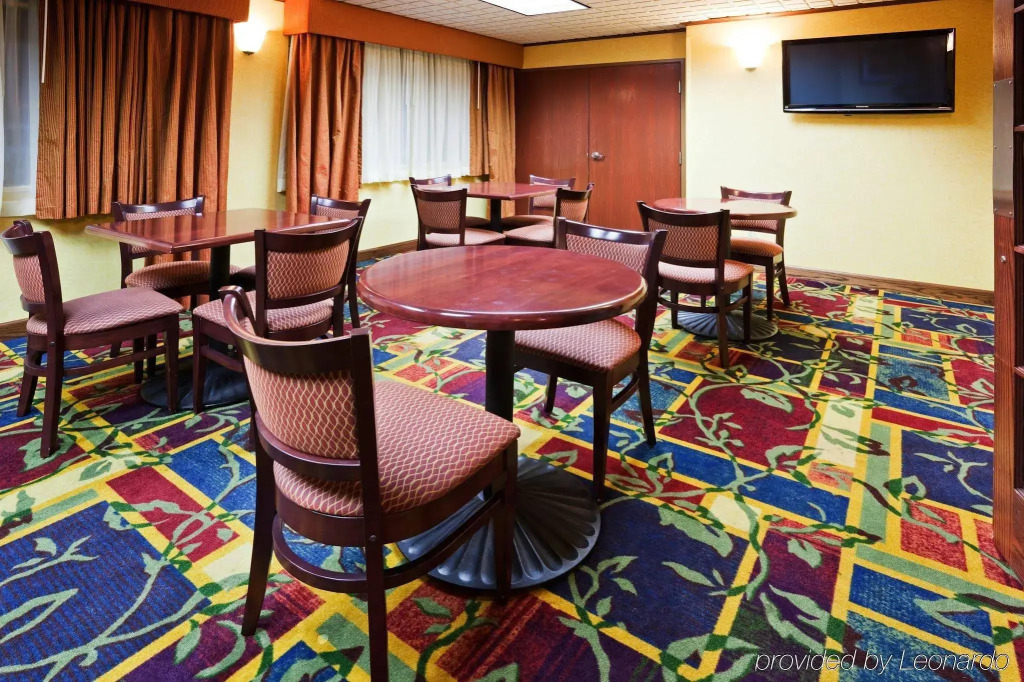 Holiday Inn Express Hotel & Suites Coon Rapids - Blaine Area by IHG