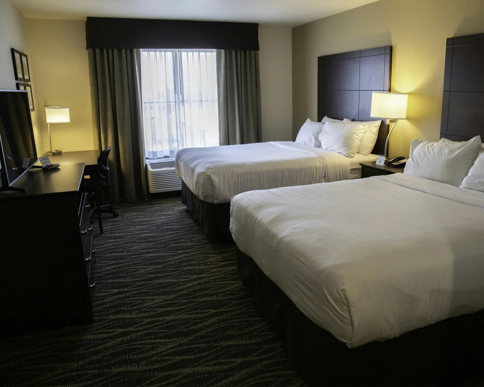 Cobblestone Hotel & Suites - Two Rivers