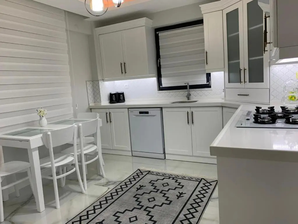 Villa Vadi-Isıtmalı havuzlu-Şömineli-Kış bahçeli-Tamamen Müstakil